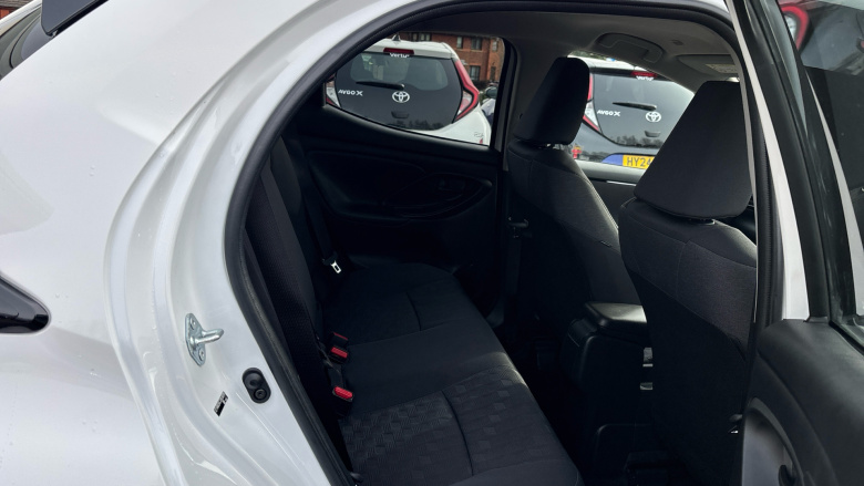 Toyota Yaris 1.5 Hybrid Design 5dr CVT Hybrid Hatchback